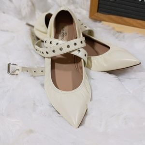 ⛔️SOLD⛔️Valentino Garavani LoveLatch Grommeted Ballet flat